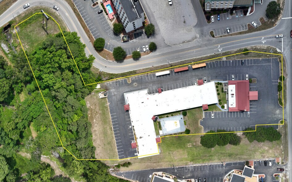 More Photos Of 3030 N Roberts Ave, Lumberton Hotel For Sale