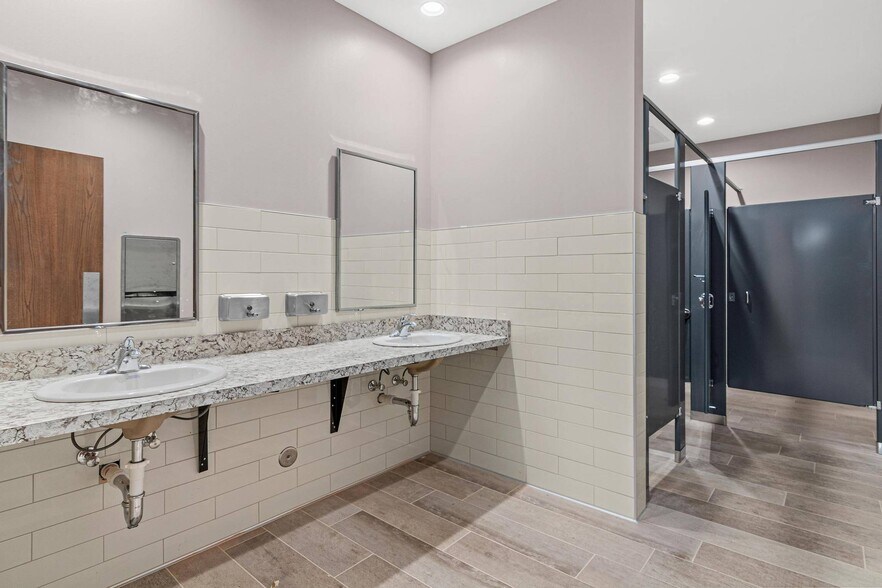 More Photos Of 207 Monroe St N, Hudson Warehouse For Sale