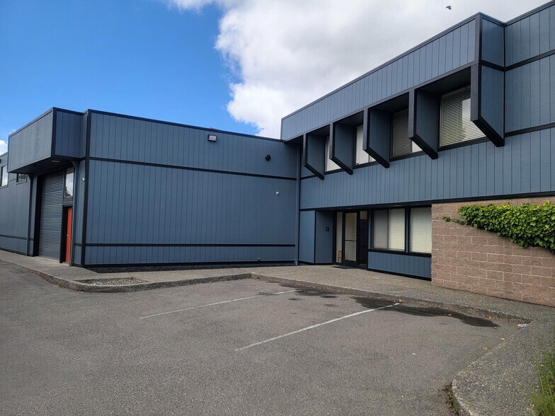 Primary Photo Of 845 Olive Ave, Novato Light Distribution For Lease