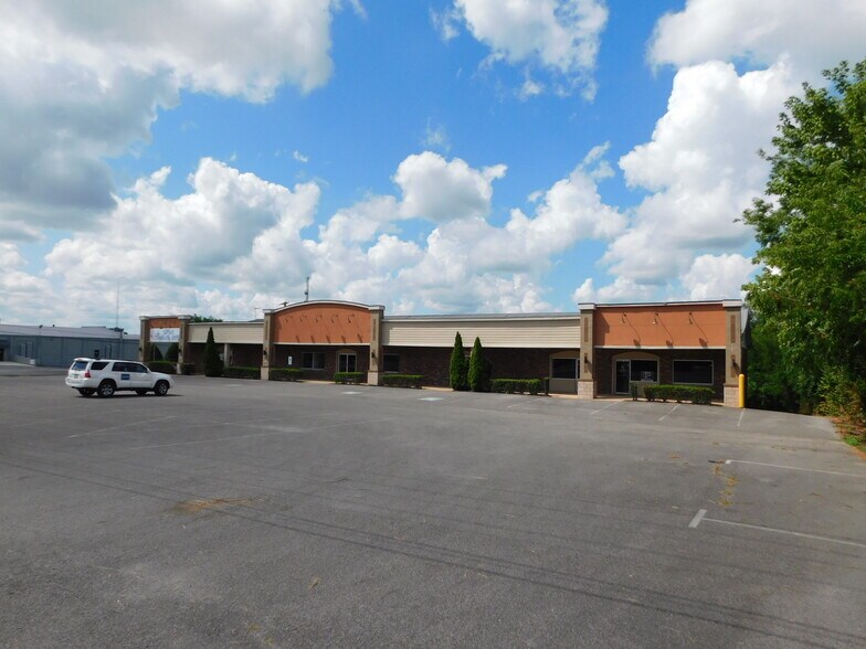 More Photos Of 875 Union St, Shelbyville Storefront Retail Office For Sale