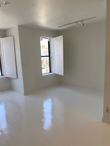 More Photos Of 1843 14th St NW, Washington Storefront For Lease
