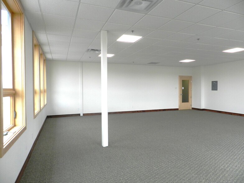 More Photos Of 1404 Hawk Pky, Montrose Medical For Lease