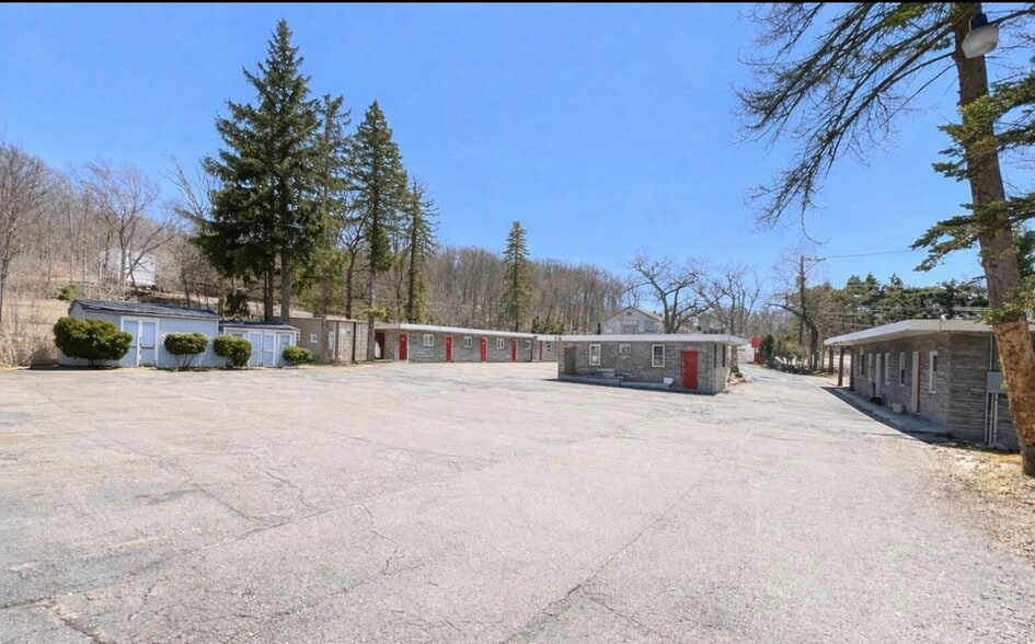 More Photos Of 1 Pittston Blvd, Bear Creek Township Hotel For Sale