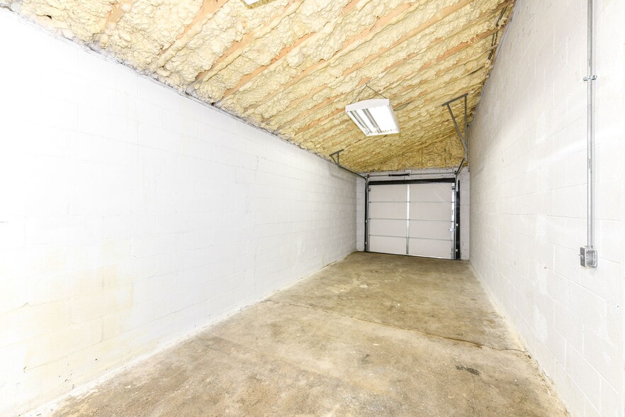 More Photos Of 3910 E 21st St, Indianapolis Auto Repair For Sale