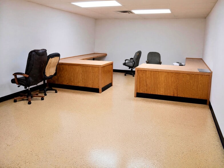 More Photos Of 311 W St. John St, Litchfield Sports And Entertainment For Sale