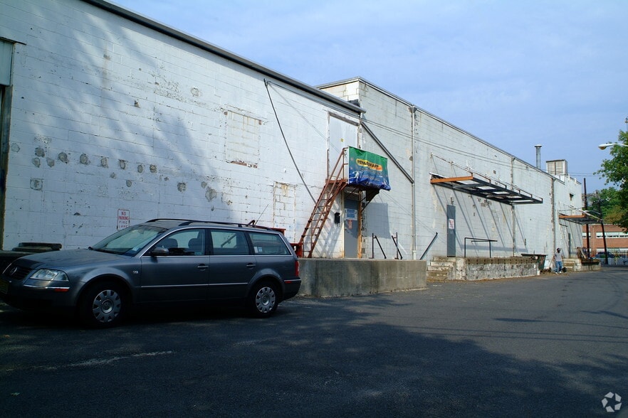 More Photos Of 2929-2933 Vauxhall Rd, Vauxhall Storefront For Lease