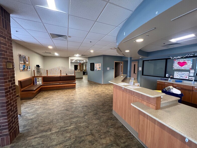 More Photos Of 825 E White Spruce Blvd, Henrietta Veterinarian Kennel For Lease