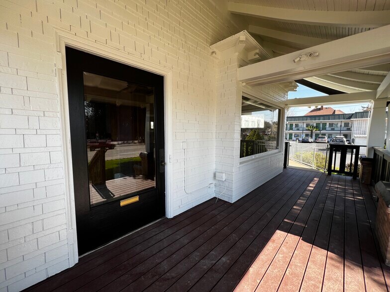 More Photos Of 1535 State St, Salem Office For Sale