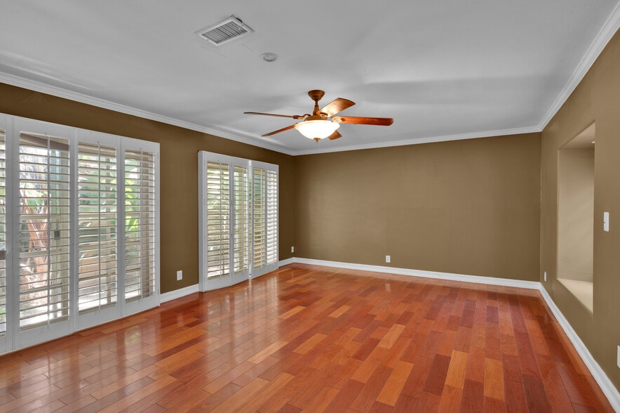 More Photos Of 801 W Whittier Blvd, La Habra Storefront Retail Residential For Sale