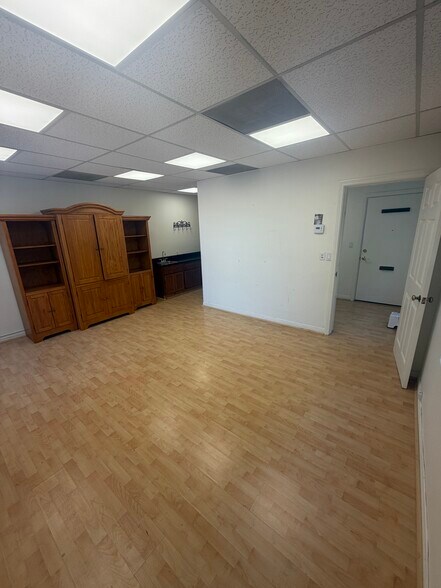 More Photos Of 337 S Beverly Dr, Beverly Hills Office For Lease