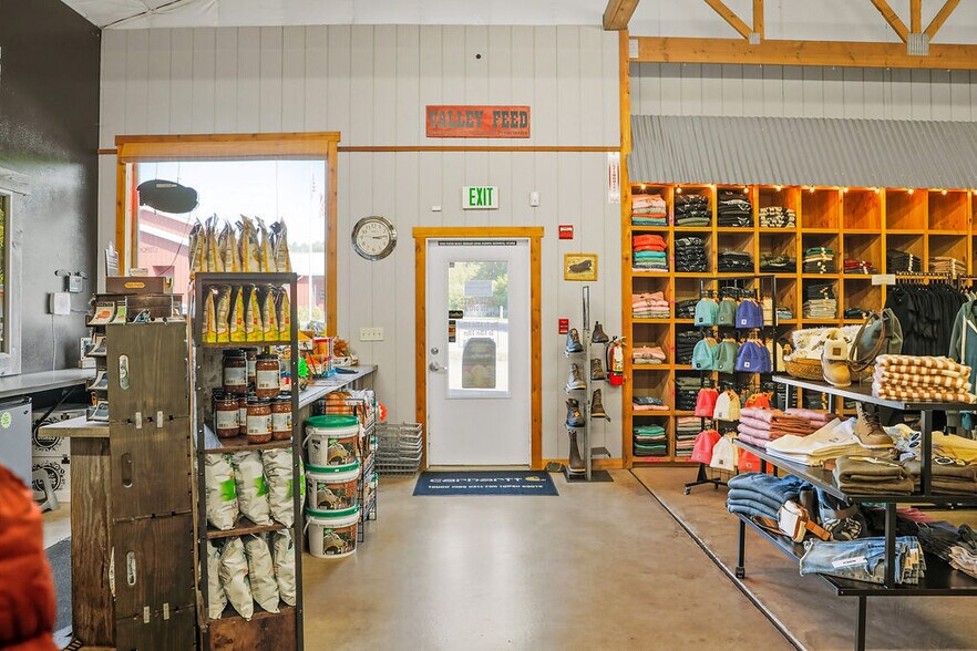 More Photos Of 461 NE Old Belfair Hwy, Belfair Storefront Retail Office For Sale