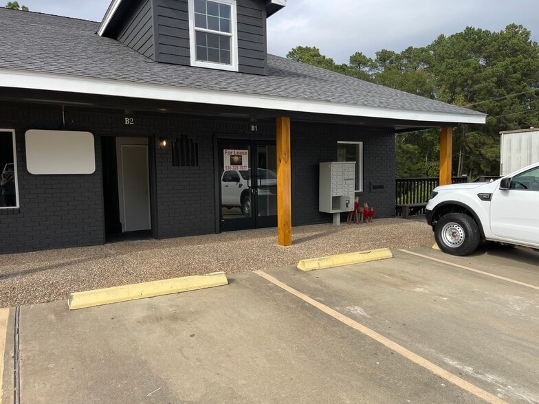 More Photos Of 340 Pan American Dr, Livingston General Retail For Lease