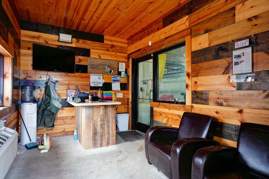 More Photos Of 3980 Teays Valley Rd, Hurricane General Retail For Sale