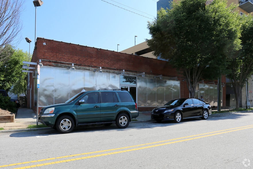 More Photos Of 330 W Hargett St, Raleigh Bar For Lease