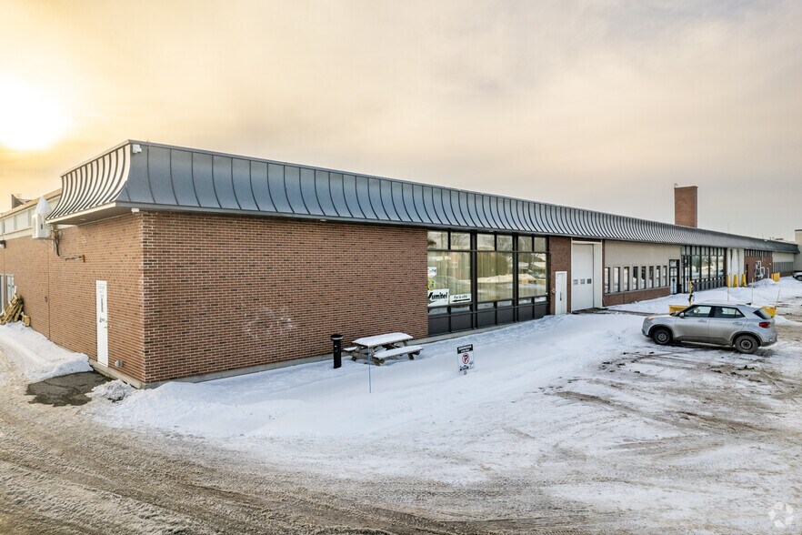 More Photos Of 16 Rue Sicard, Sainte-Thérèse Warehouse For Lease