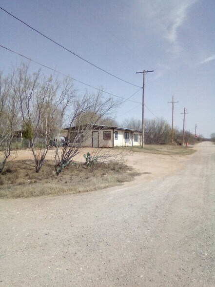 More Photos Of 386 S Commerce St, Big Wells Land For Sale