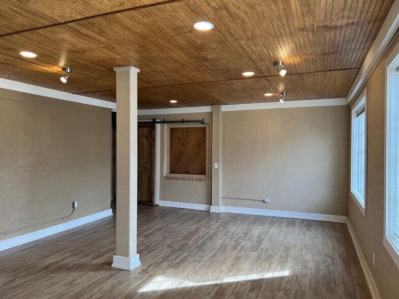 More Photos Of 258 N Kutch St, Carlton Storefront For Sale