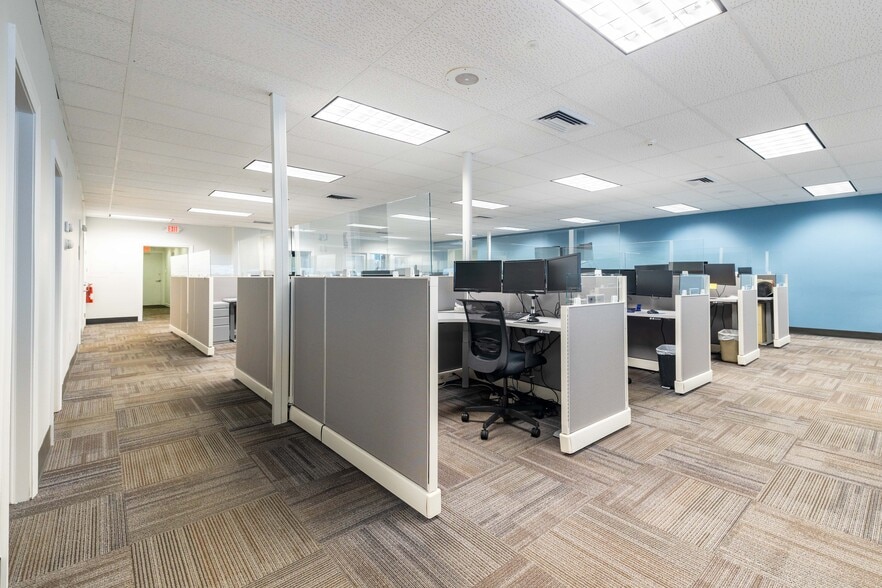 More Photos Of 1007-1011 W Huron St, Waterford Medical For Lease