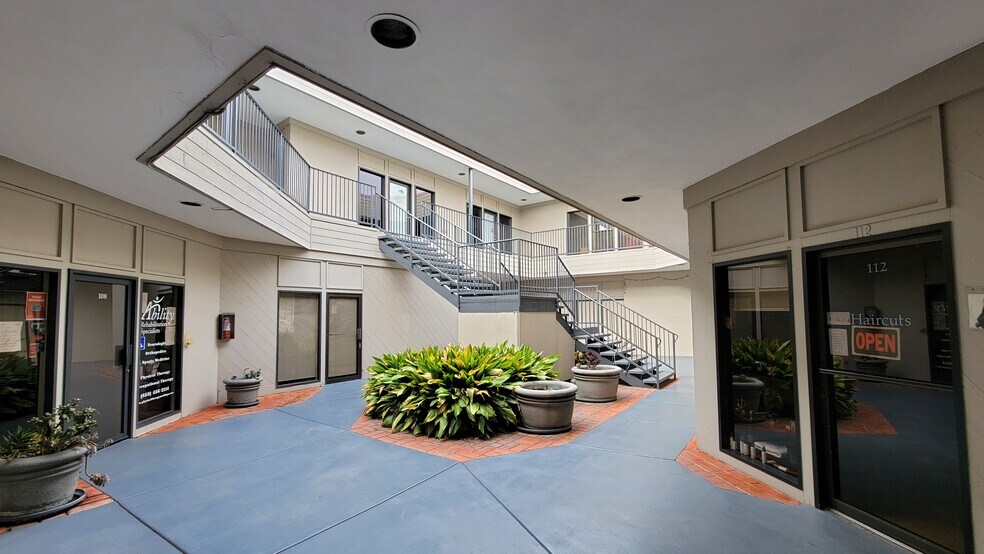 More Photos Of 727-737 Pearl St, La Jolla Medical For Lease