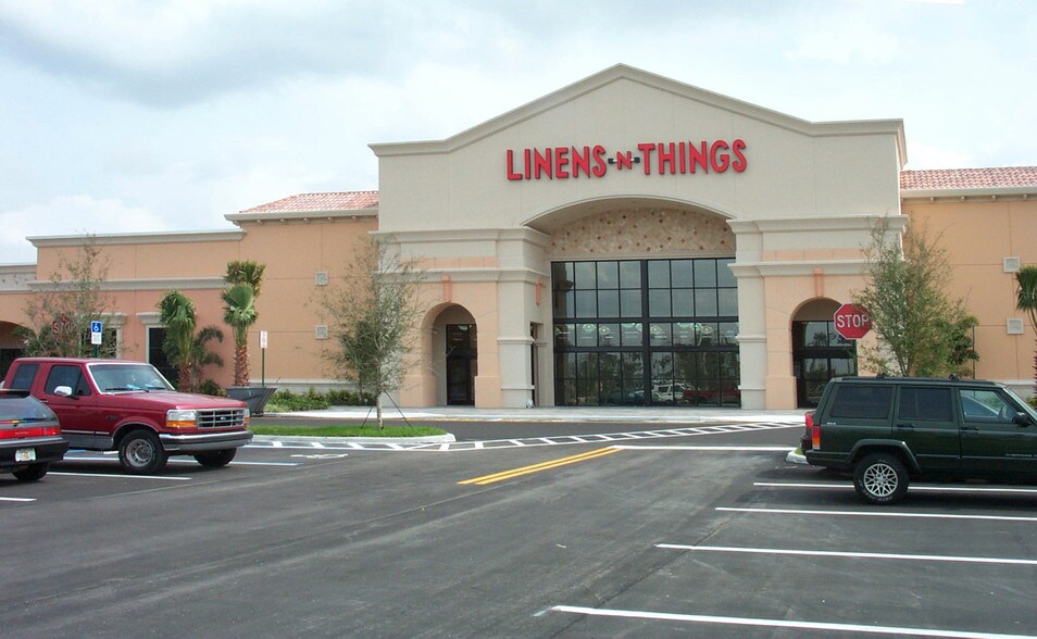 More Photos Of 10500-10590 Forest Hill Blvd, Wellington Unknown For Lease