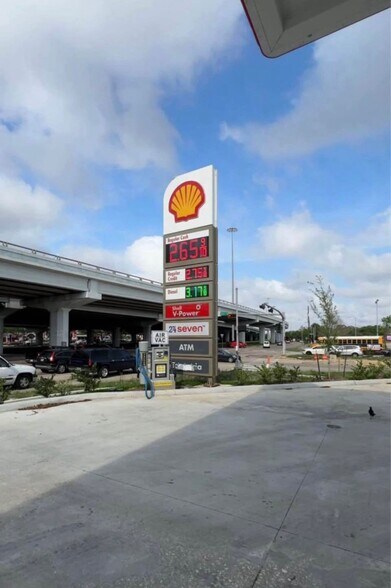 More Photos Of 11418 Sam Houston Pkwy E, Houston General Retail For Lease