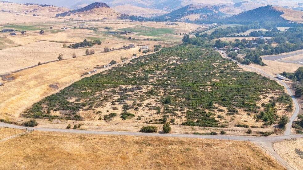 More Photos Of 707 E Hills Dr, Ashland Land For Lease