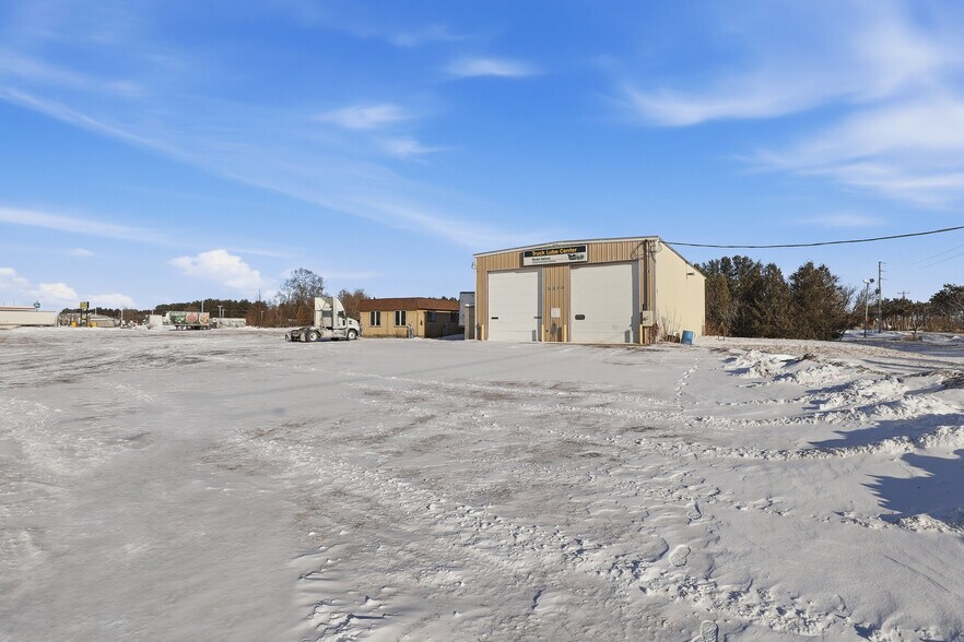 More Photos Of 5500 Prairie Dr, Plover Flex For Sale