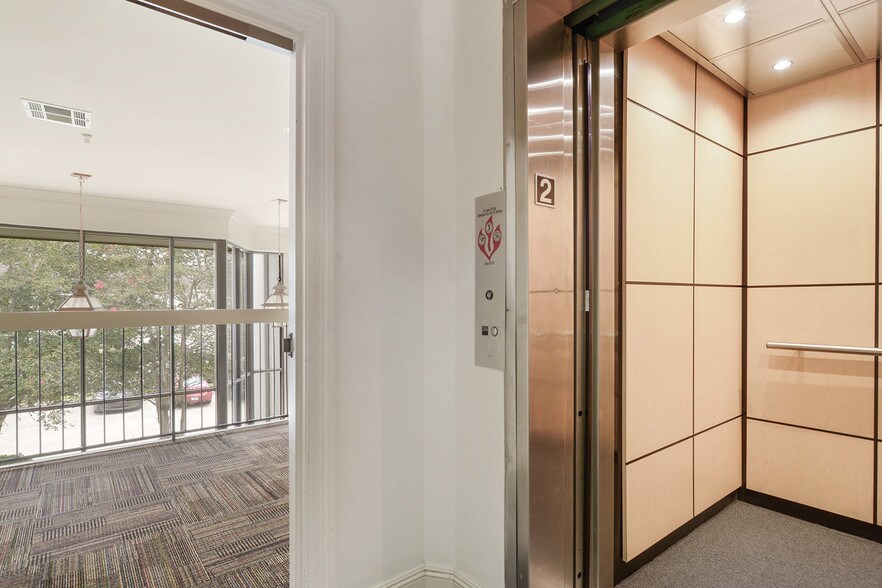 More Photos Of 2051 Silverside Dr, Baton Rouge Office For Sale
