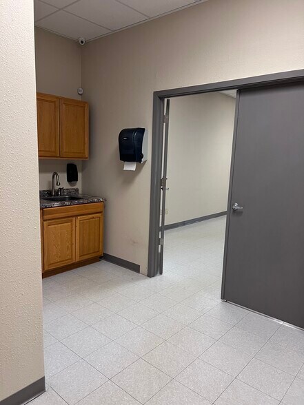 More Photos Of 3128 N 1st St, Abilene General Retail For Lease