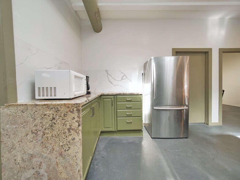 More Photos Of 9614-9616 MacArthur Blvd, Oakland Religious Facility For Lease