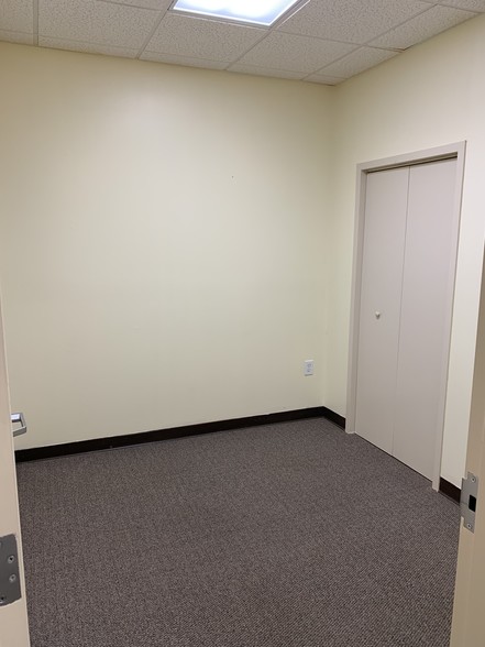 More Photos Of 203 Oakside Ln, Canton Medical For Sale