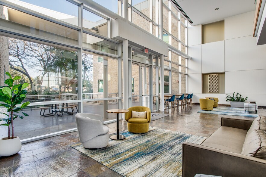 More Photos Of 2201 E Lamar Blvd, Arlington Office For Lease