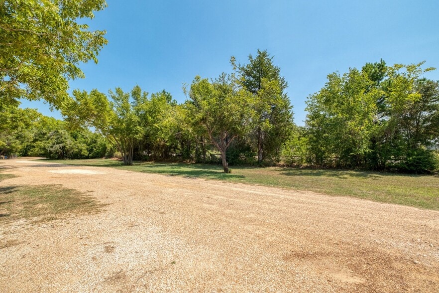 More Photos Of 1332 Cameron Ave, Rockdale Trailer Camper Park For Sale