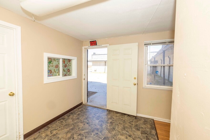 More Photos Of 18026 Jonathan St, Adelanto Medical For Lease