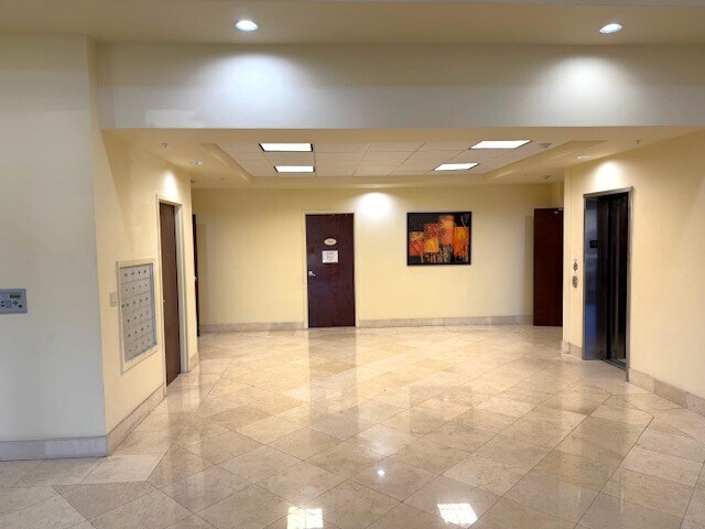 More Photos Of 1073 Willa Springs Dr, Winter Springs Office For Sale
