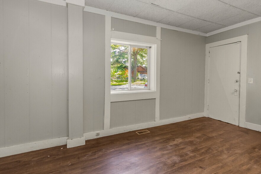 More Photos Of 1321 Payne Ave, Saint Paul Storefront Retail Residential For Sale