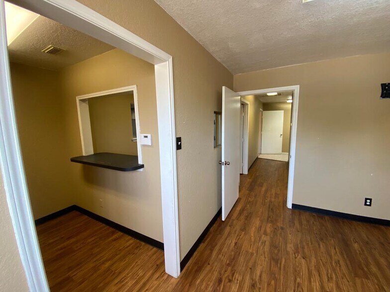 More Photos Of 7012 Belgold St, Houston Warehouse For Lease