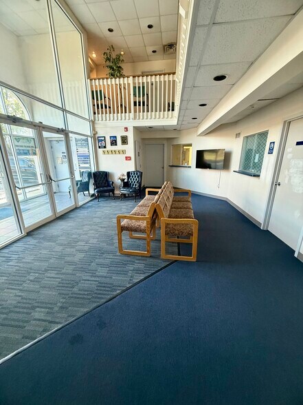 More Photos Of 215 E Laurel Rd, Stratford Medical For Sale