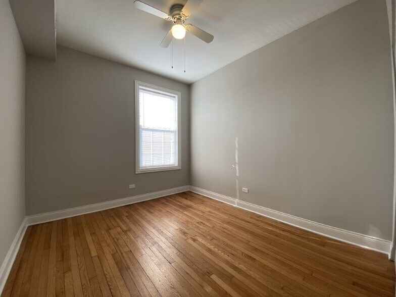 More Photos Of 4401-4403 N Clark St, Chicago Apartments For Lease