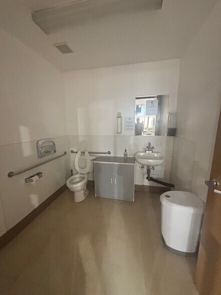 More Photos Of 3305-3311 Grande Vista Dr, Newbury Park Warehouse For Sale