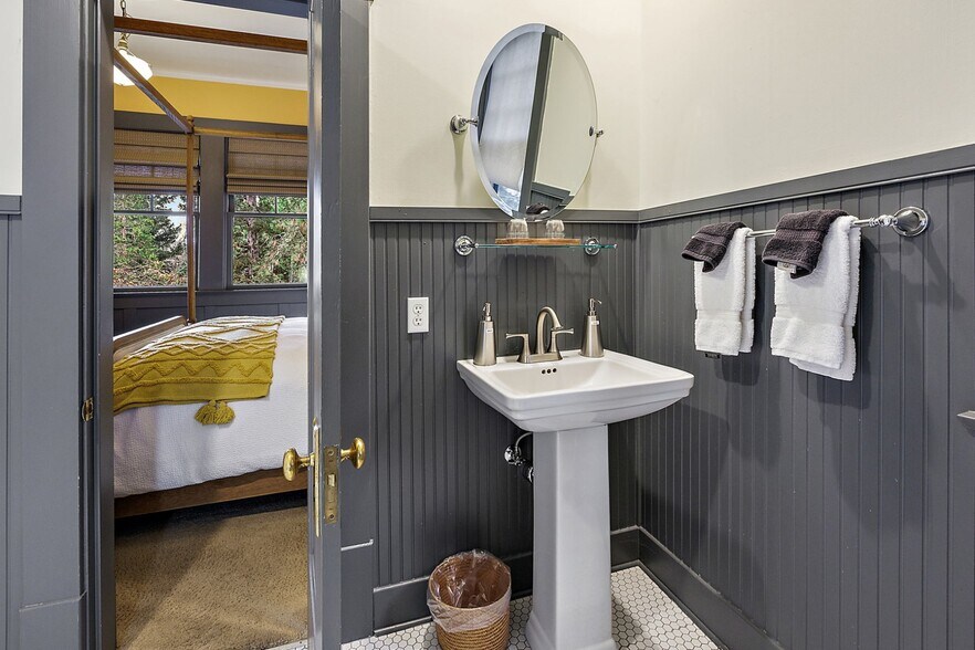 More Photos Of 455 N Oregon St, Jacksonville Hospitality For Sale