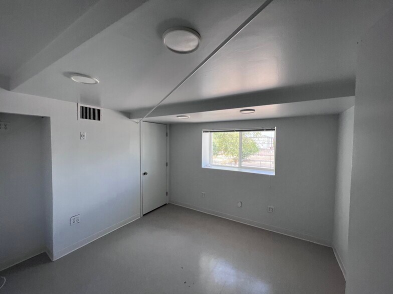 More Photos Of 811 S Santa Rita Ave, Tucson Warehouse For Lease