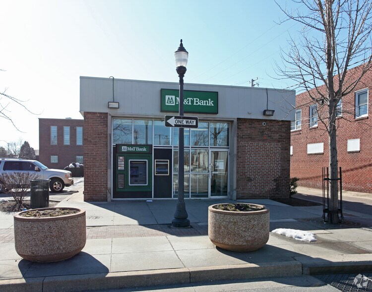 More Photos Of 17 Center Pl, Dundalk Storefront For Sale