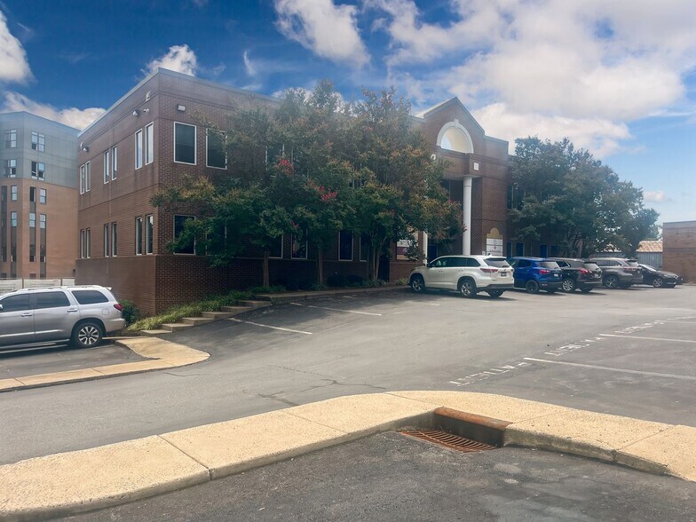 More Photos Of 2303 W Morehead St, Charlotte Coworking Space