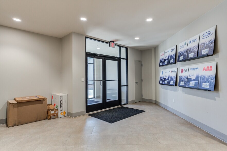 More Photos Of 2405 114th St, Lubbock Office For Sale
