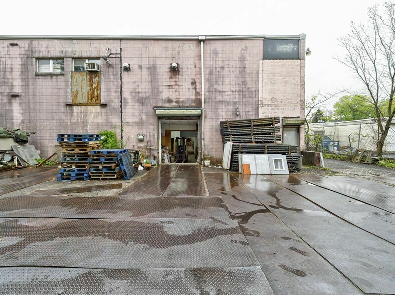 More Photos Of 300-306 W 1st Ave, Roselle Warehouse For Sale