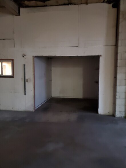 More Photos Of 380 Bennett Dr, Elk Grove Village Warehouse For Lease