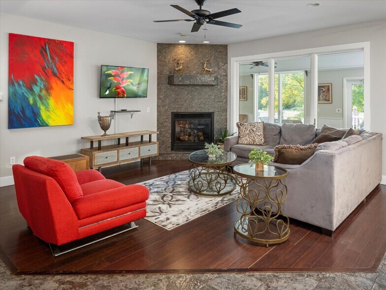 More Photos Of 3533 PA 2012, Union Dale Specialty For Sale