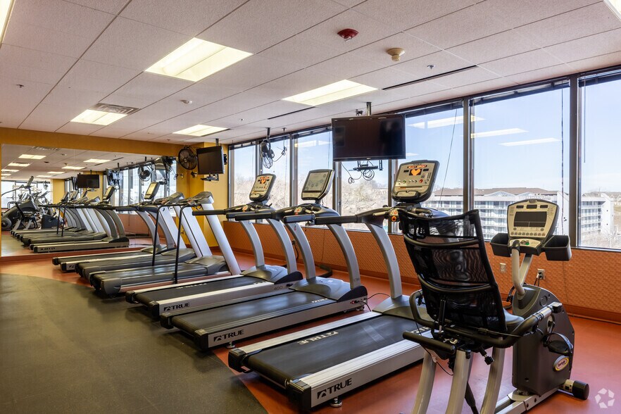 More Photos Of 2120 S 72nd St, Omaha Office For Sale