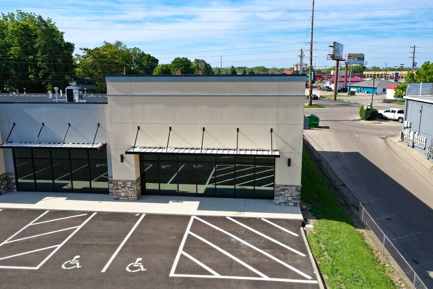More Photos Of 1406 W 1st St, Springfield Storefront For Lease